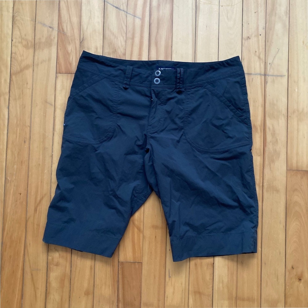 ArcTeryx Womens Size 10 Shorts Black Nylon Stretch Hiking Outdoor Casual